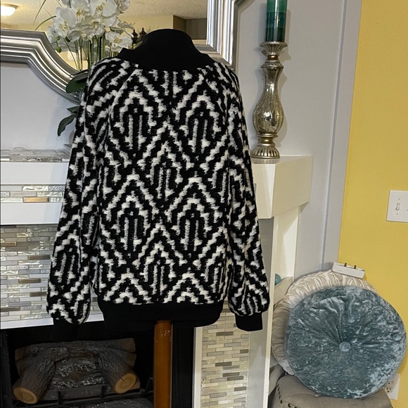 NWT Anthropologie Saltwater Luxe Crossfire
Bomber size L - Picture 4 of 6